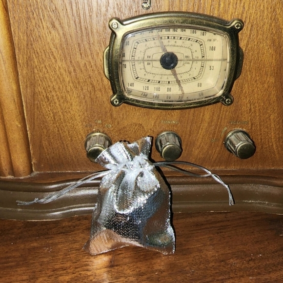 Mens Clothing Shirts Shoes Slippers Gloves - Picture 4 of 11